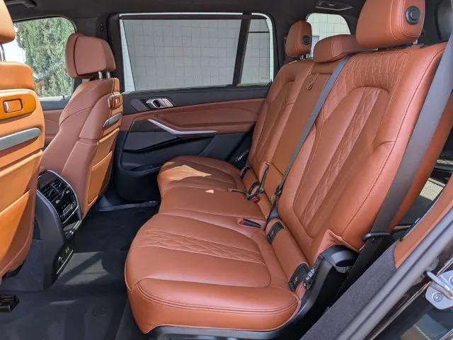 2025 BMW X7 M60i