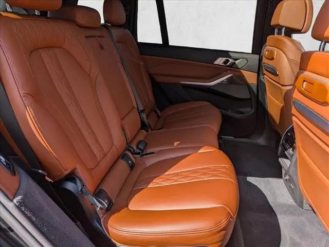 2025 BMW X7 M60i