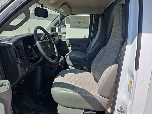 2025 Chevrolet Express Cutaway 4500 Van