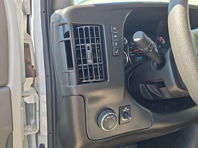 2025 Chevrolet Express Cutaway 4500 Van