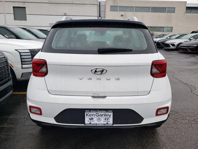 2026 Hyundai Venue SEL w/Two-Tone Roof