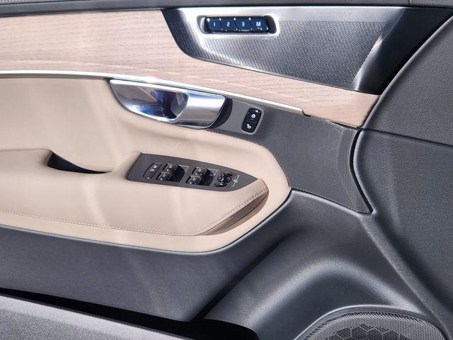 2026 Volvo XC90 Plus, B6 AWD Gas (mild hybrid), Gasoline, Bright, 7 Seats