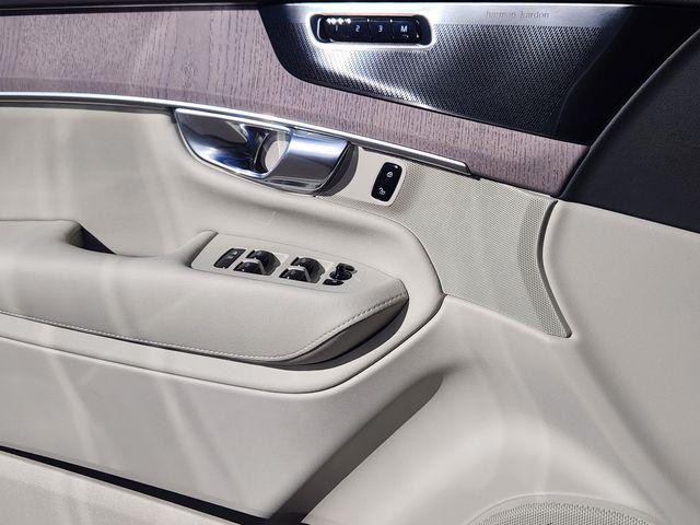 2026 Volvo XC90 Plug-In Hybrid Ultra, T8 AWD, Electric/Gasoline, Bright, 7 Seats