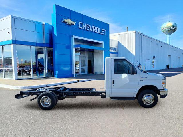 2012 Ford E-450 Cutaway Base