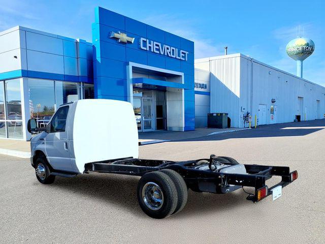 2012 Ford E-450 Cutaway Base