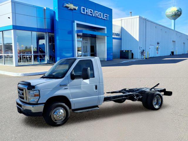 2012 Ford E-450 Cutaway Base