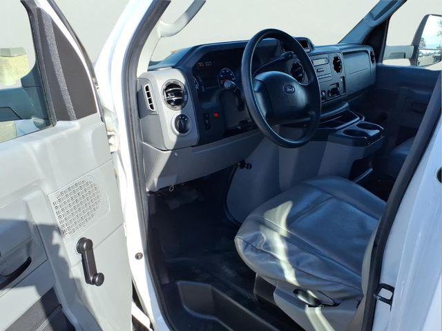 2012 Ford E-450 Cutaway Base