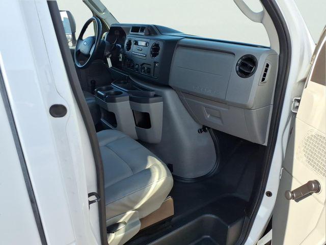 2012 Ford E-450 Cutaway Base