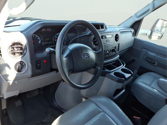 2012 Ford E-450 Cutaway Base