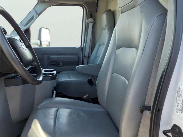 2012 Ford E-450 Cutaway Base