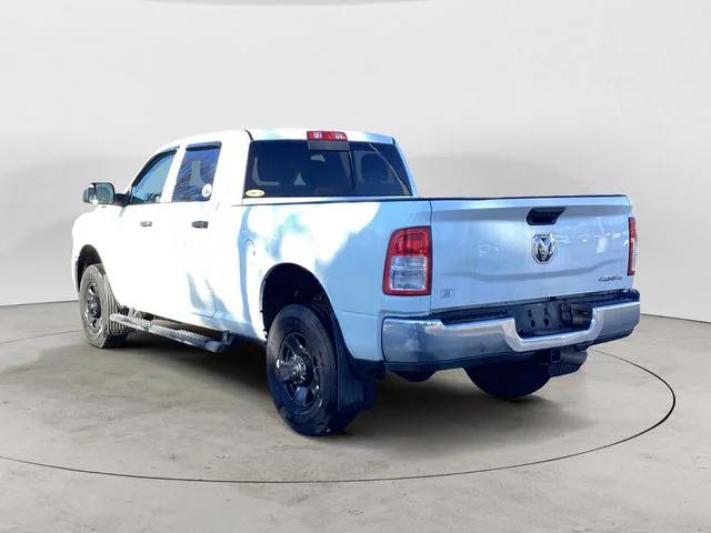 2022 RAM 3500 Tradesman Crew Cab 4x4 64 Box