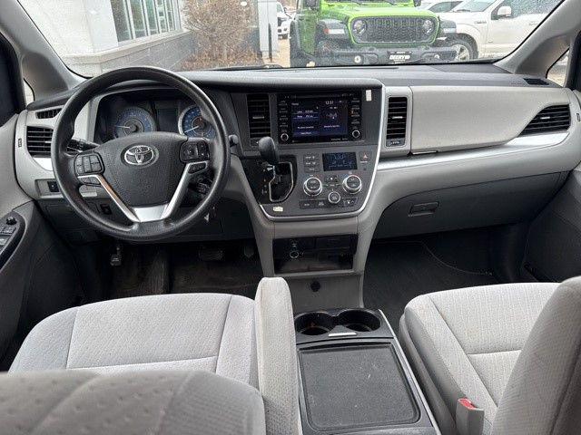 2020 Toyota Sienna LE