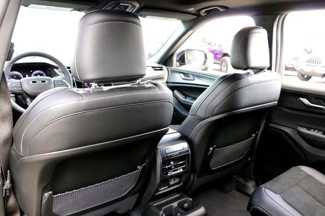 2025 Jeep Grand Cherokee L Altitude X 4x2