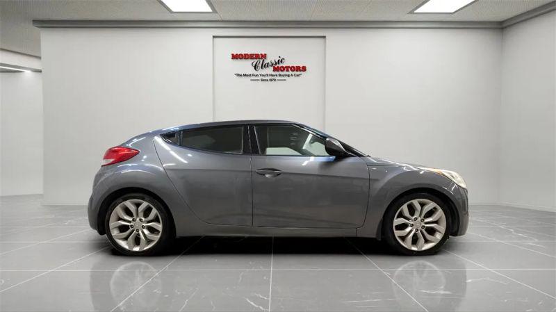 2013 Hyundai Veloster Base w/Black