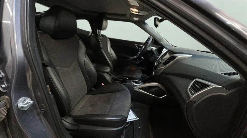 2013 Hyundai Veloster Base w/Black