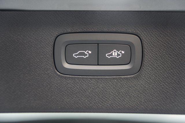2026 Volvo XC90 Plus, B6 AWD Gas (mild hybrid), Gasoline, Bright, 7 Seats
