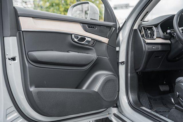2026 Volvo XC90 Plus, B6 AWD Gas (mild hybrid), Gasoline, Bright, 7 Seats