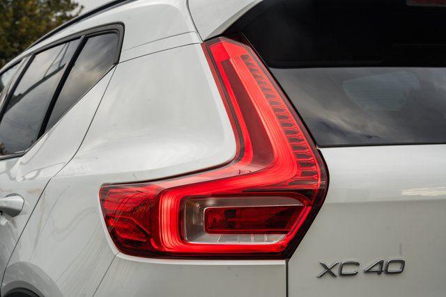 2026 Volvo XC40 Ultra, B5 AWD Gas (mild hybrid), Dark