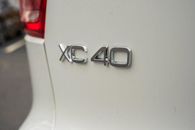 2026 Volvo XC40 Ultra, B5 AWD Gas (mild hybrid), Dark