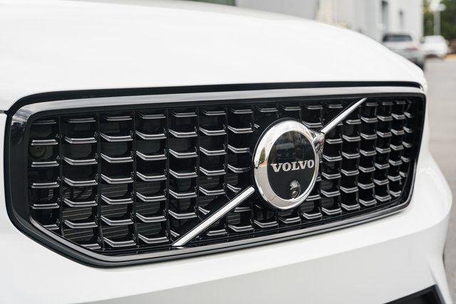 2026 Volvo XC40 Ultra, B5 AWD Gas (mild hybrid), Dark