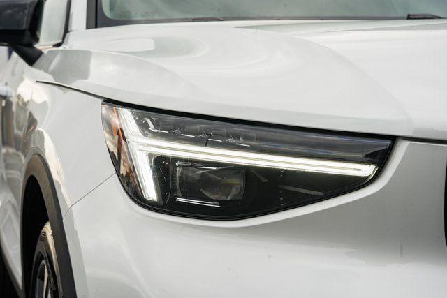 2026 Volvo XC40 Ultra, B5 AWD Gas (mild hybrid), Dark