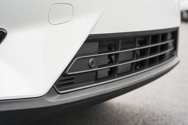 2026 Volvo XC40 Ultra, B5 AWD Gas (mild hybrid), Dark