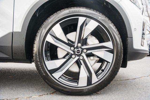 2026 Volvo XC40 Ultra, B5 AWD Gas (mild hybrid), Dark
