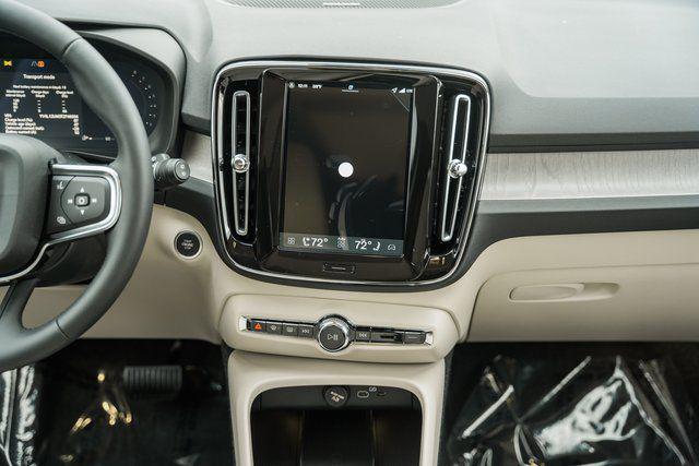 2026 Volvo XC40 Ultra, B5 AWD Gas (mild hybrid), Dark