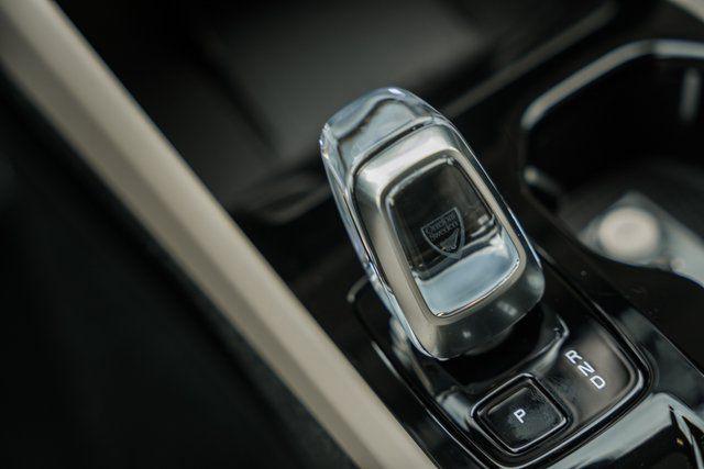 2026 Volvo XC40 Ultra, B5 AWD Gas (mild hybrid), Dark