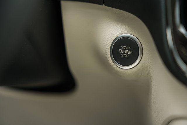 2026 Volvo XC40 Ultra, B5 AWD Gas (mild hybrid), Dark