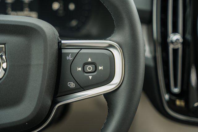 2026 Volvo XC40 Ultra, B5 AWD Gas (mild hybrid), Dark