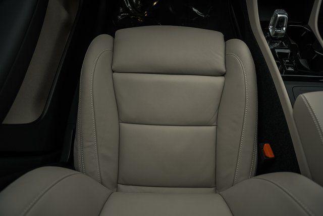 2026 Volvo XC40 Ultra, B5 AWD Gas (mild hybrid), Dark