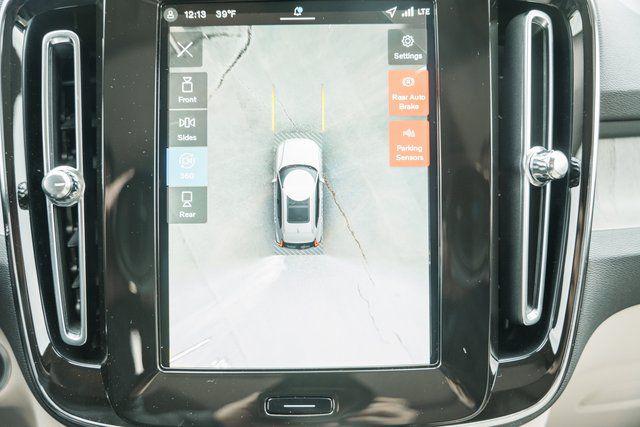 2026 Volvo XC40 Ultra, B5 AWD Gas (mild hybrid), Dark
