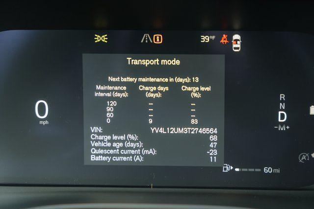 2026 Volvo XC40 Ultra, B5 AWD Gas (mild hybrid), Dark