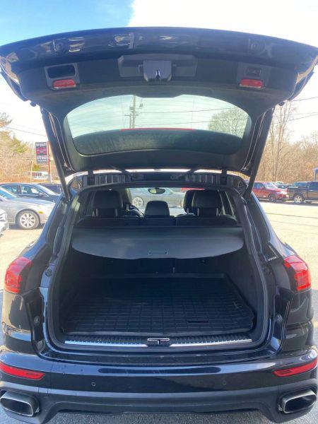2017 Porsche Cayenne Platinum Edition