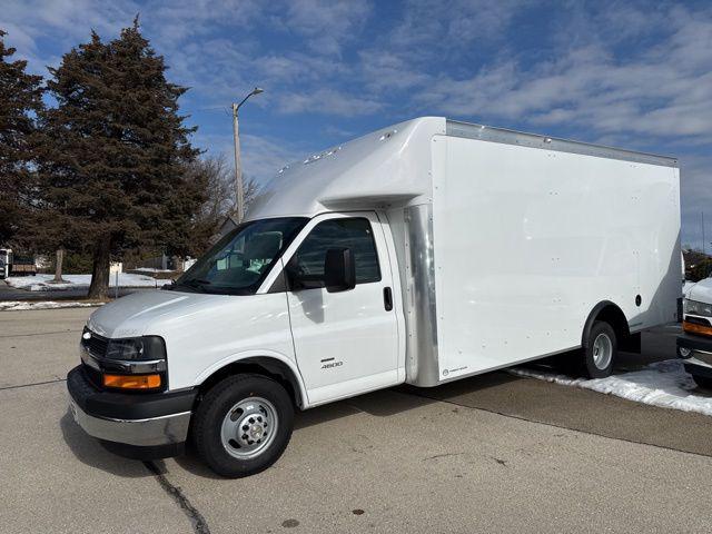 2025 Chevrolet Express Cutaway 4500 Van