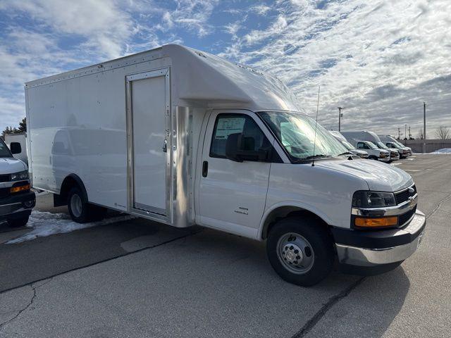 2025 Chevrolet Express Cutaway 4500 Van