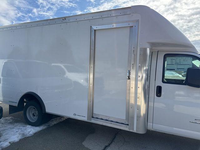 2025 Chevrolet Express Cutaway 4500 Van