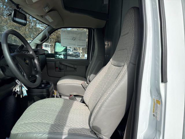 2025 Chevrolet Express Cutaway 4500 Van