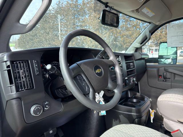 2025 Chevrolet Express Cutaway 4500 Van