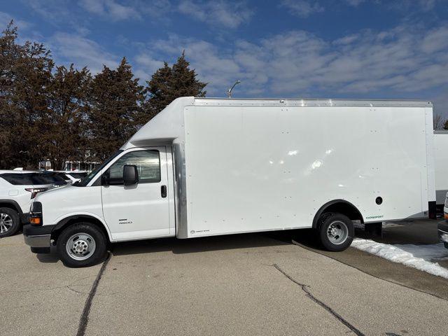 2025 Chevrolet Express Cutaway 4500 Van