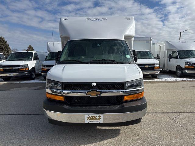 2025 Chevrolet Express Cutaway 4500 Van