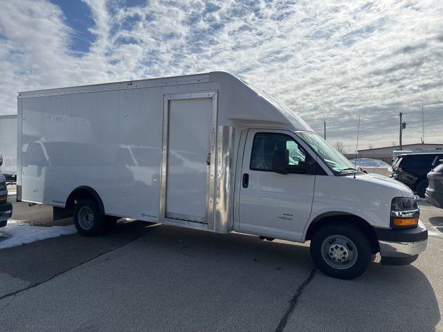 2025 Chevrolet Express Cutaway 4500 Van