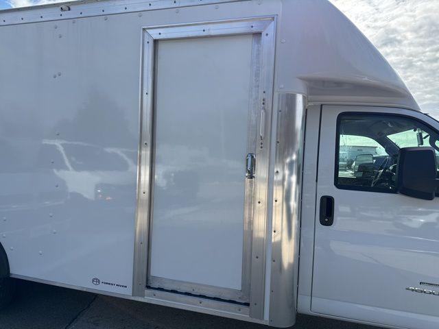 2025 Chevrolet Express Cutaway 4500 Van