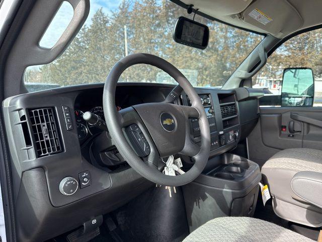 2025 Chevrolet Express Cutaway 4500 Van