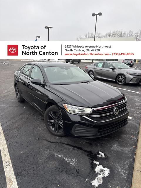 2024 Volkswagen Jetta SE's photo