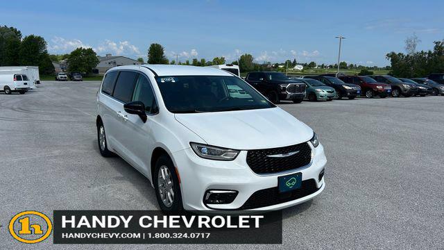 2024 Chrysler Pacifica Touring L for sale in Saint Albans, VT