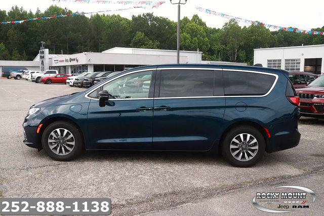 2024 Chrysler Pacifica Hybrid Select