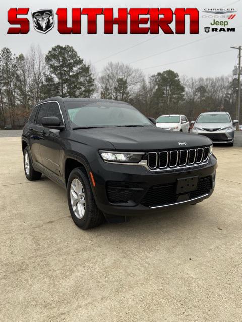 2023 Jeep Grand Cherokee Laredo 4x4