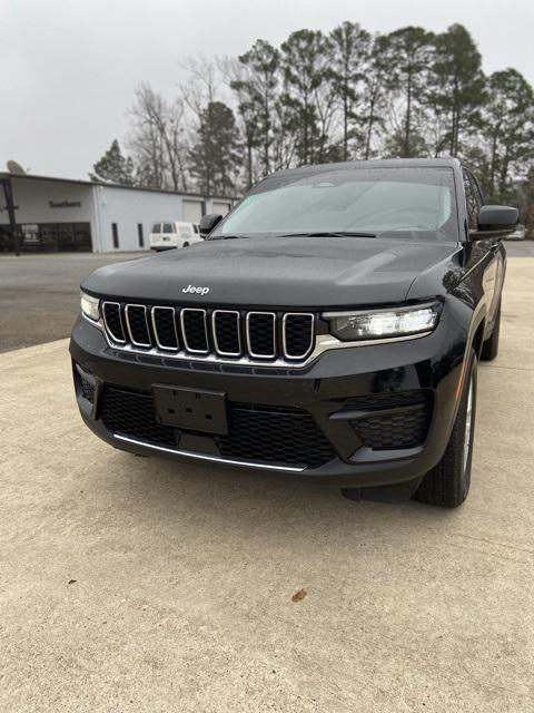 2023 Jeep Grand Cherokee Laredo 4x4